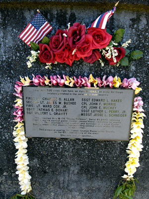 Nuuanu Pali Lookout and B-17 Memorial Plaque

